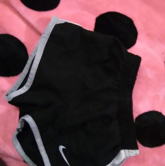 Nike baby shorts - Picture 1 of 3
